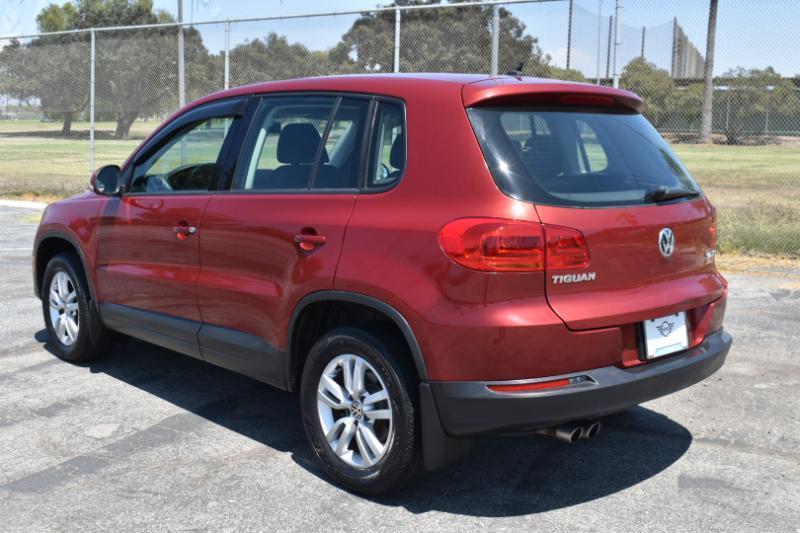 Volkswagen Tiguan S 2013
