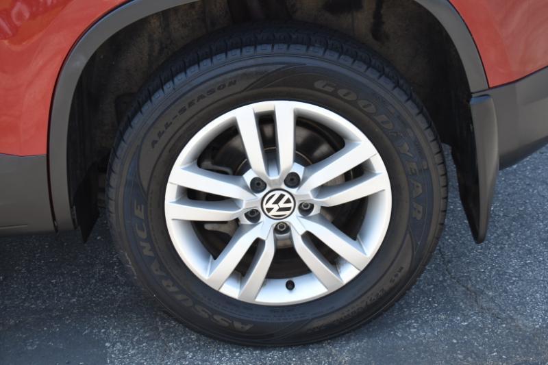 Volkswagen Tiguan S 2013