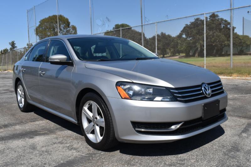 Volkswagen Passat 2.5L SE AT 2013