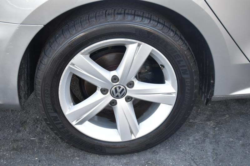 Volkswagen Passat 2.5L SE AT 2013