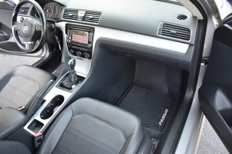 Volkswagen Passat 2.5L SE AT 2013