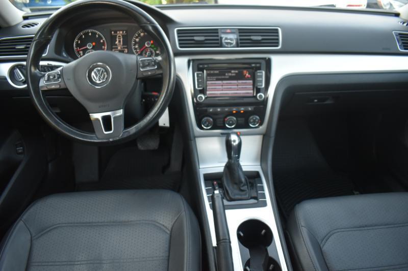 Volkswagen Passat 2.5L SE AT 2013