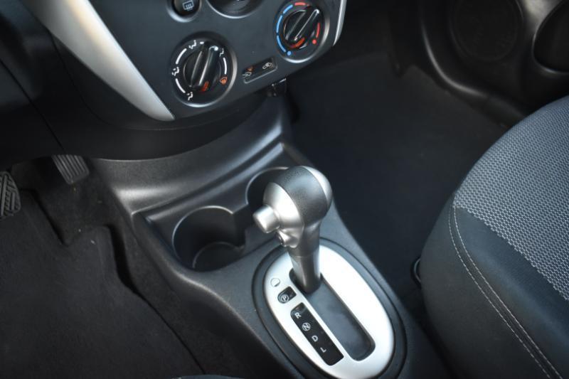 Nissan Versa 1.6 SV Sedan 2015