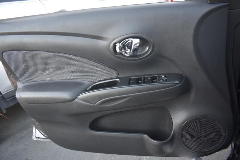 Nissan Versa 1.6 SV Sedan 2015