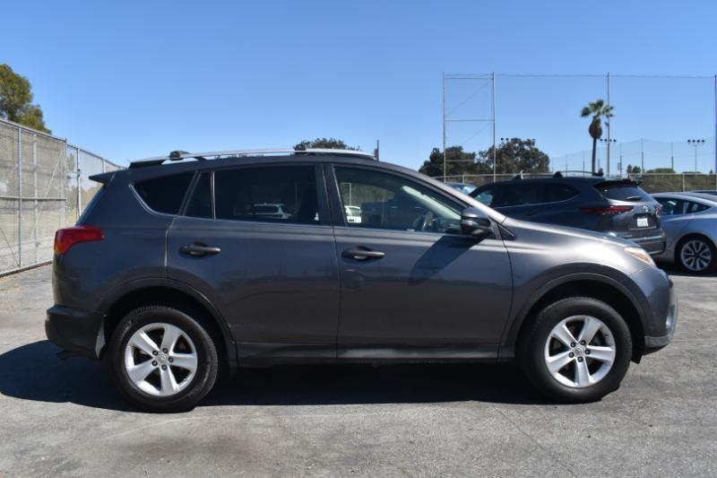 Toyota RAV4 XLE FWD 2013