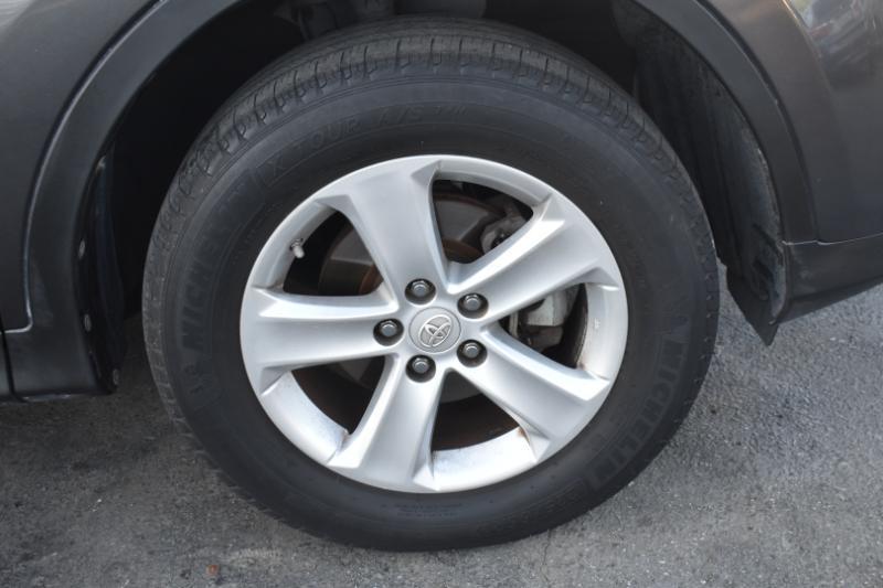 Toyota RAV4 XLE FWD 2013