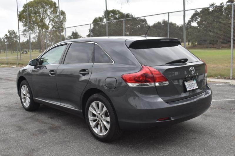 Toyota Venza LE I4 FWD 2013