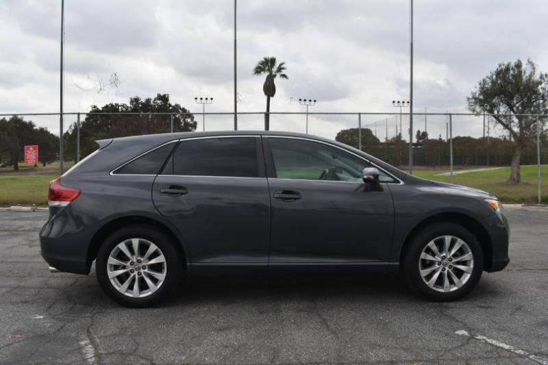 Toyota Venza LE I4 FWD 2013