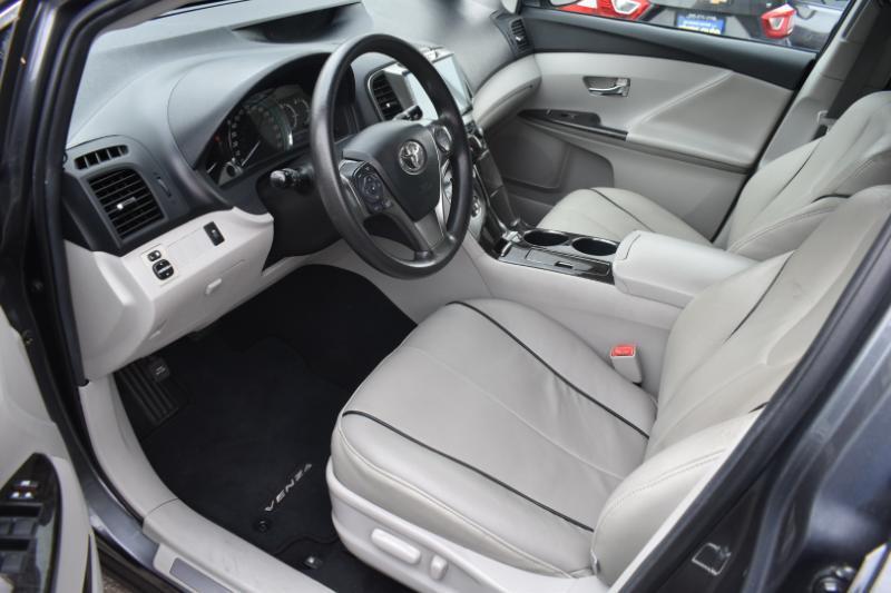 Toyota Venza LE I4 FWD 2013