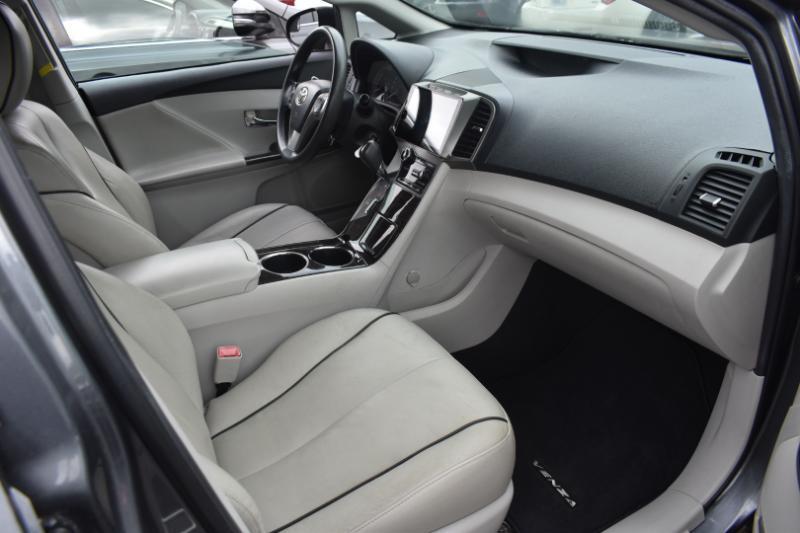 Toyota Venza LE I4 FWD 2013