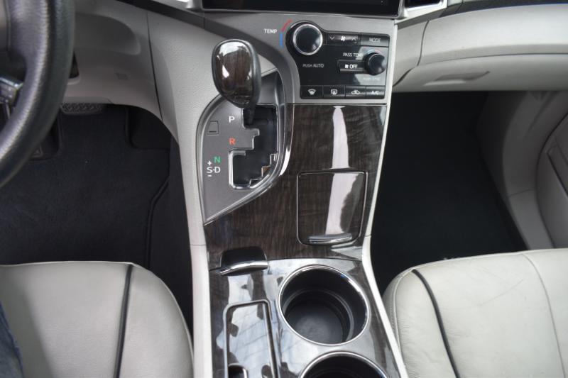 Toyota Venza LE I4 FWD 2013