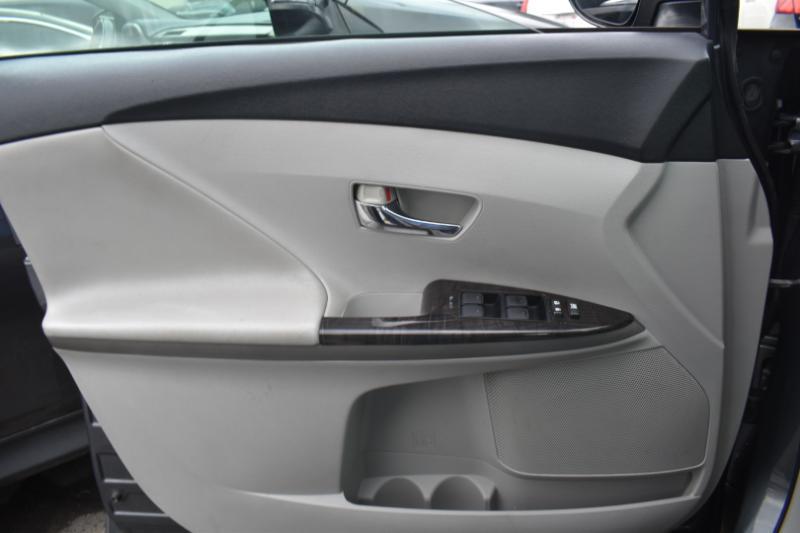 Toyota Venza LE I4 FWD 2013