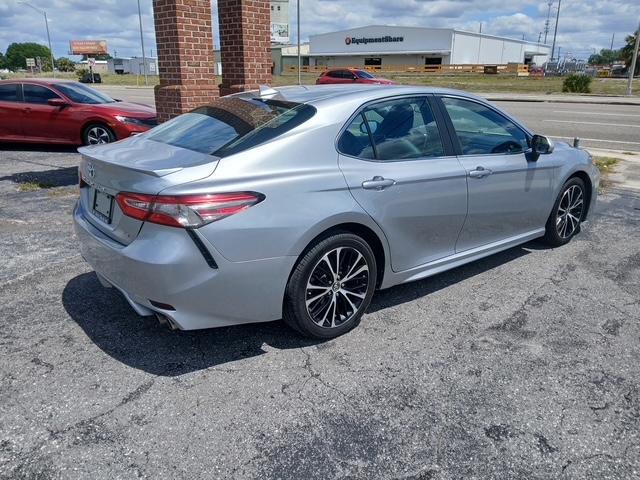 Toyota Camry SE 2019