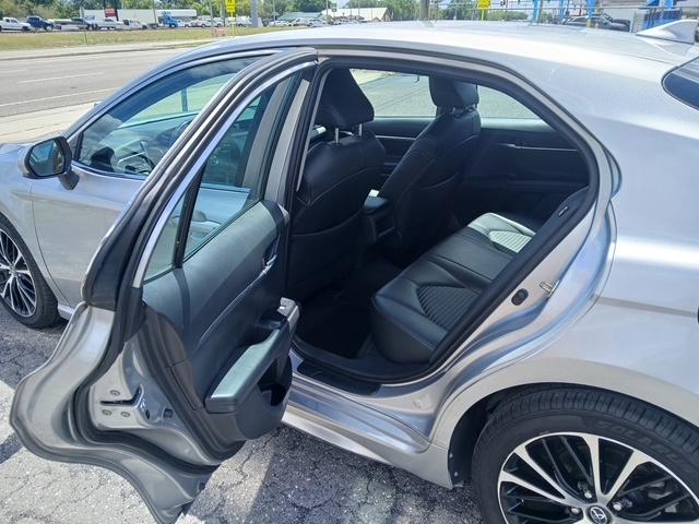 Toyota Camry SE 2019