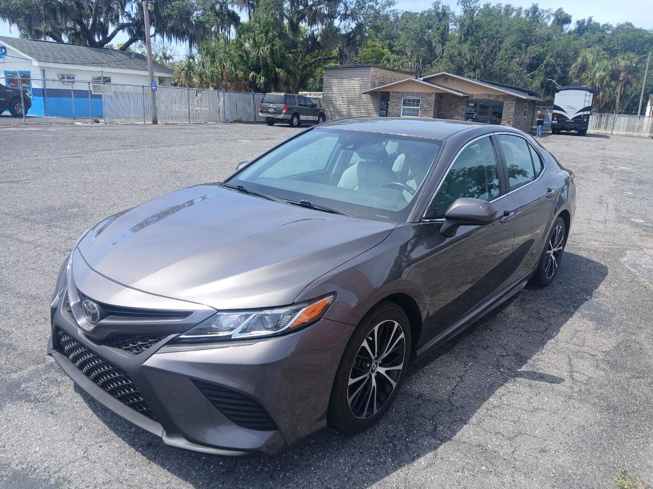 Toyota Camry SE 2020