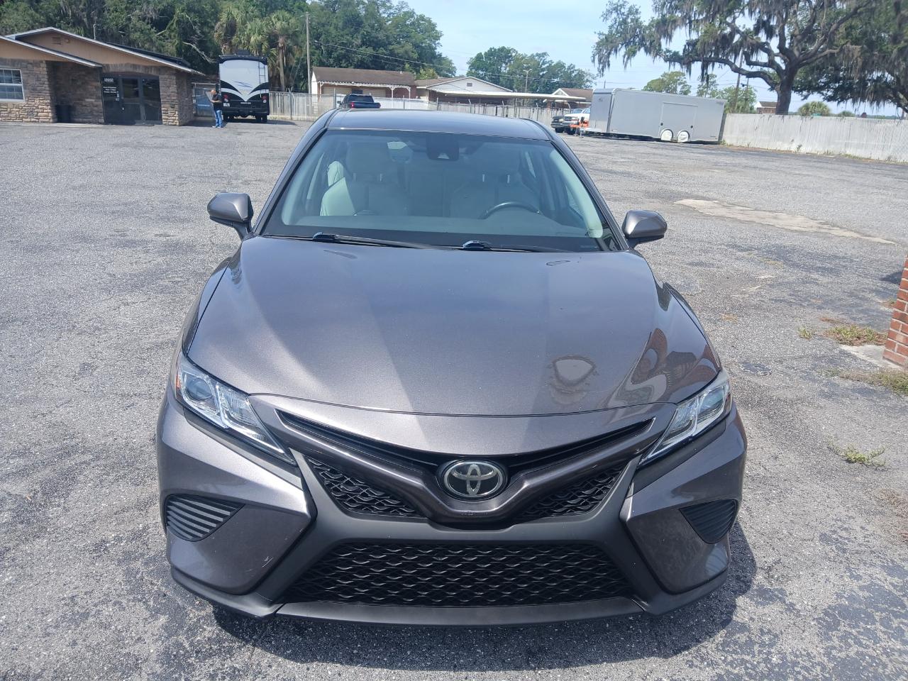 Toyota Camry SE 2020