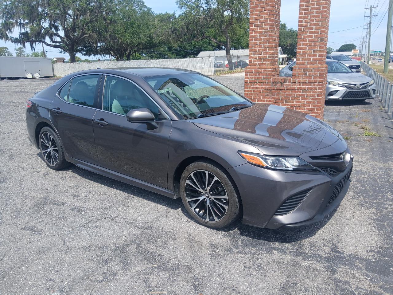 Toyota Camry SE 2020