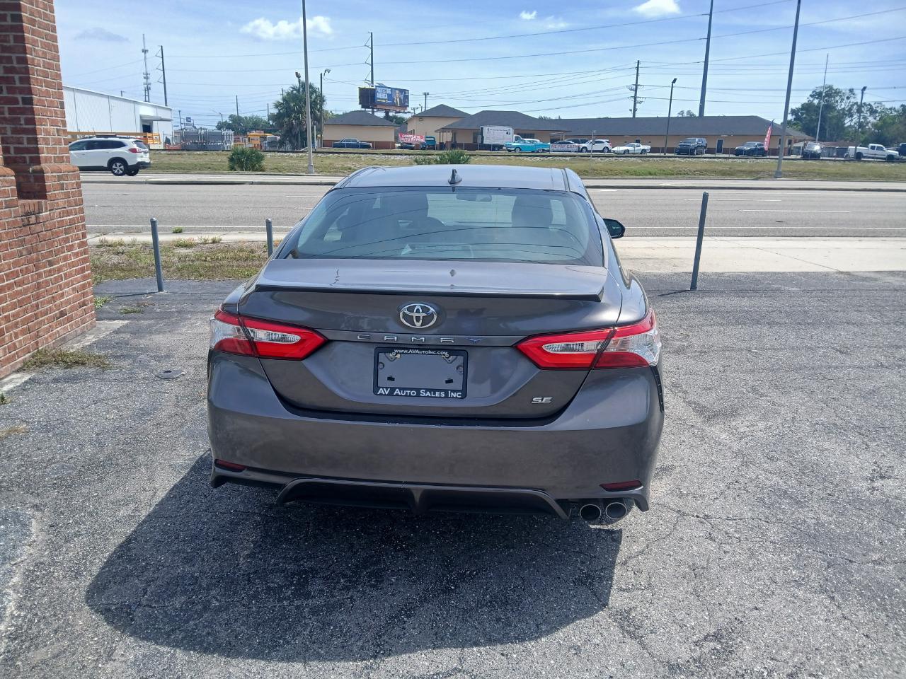 Toyota Camry SE 2020