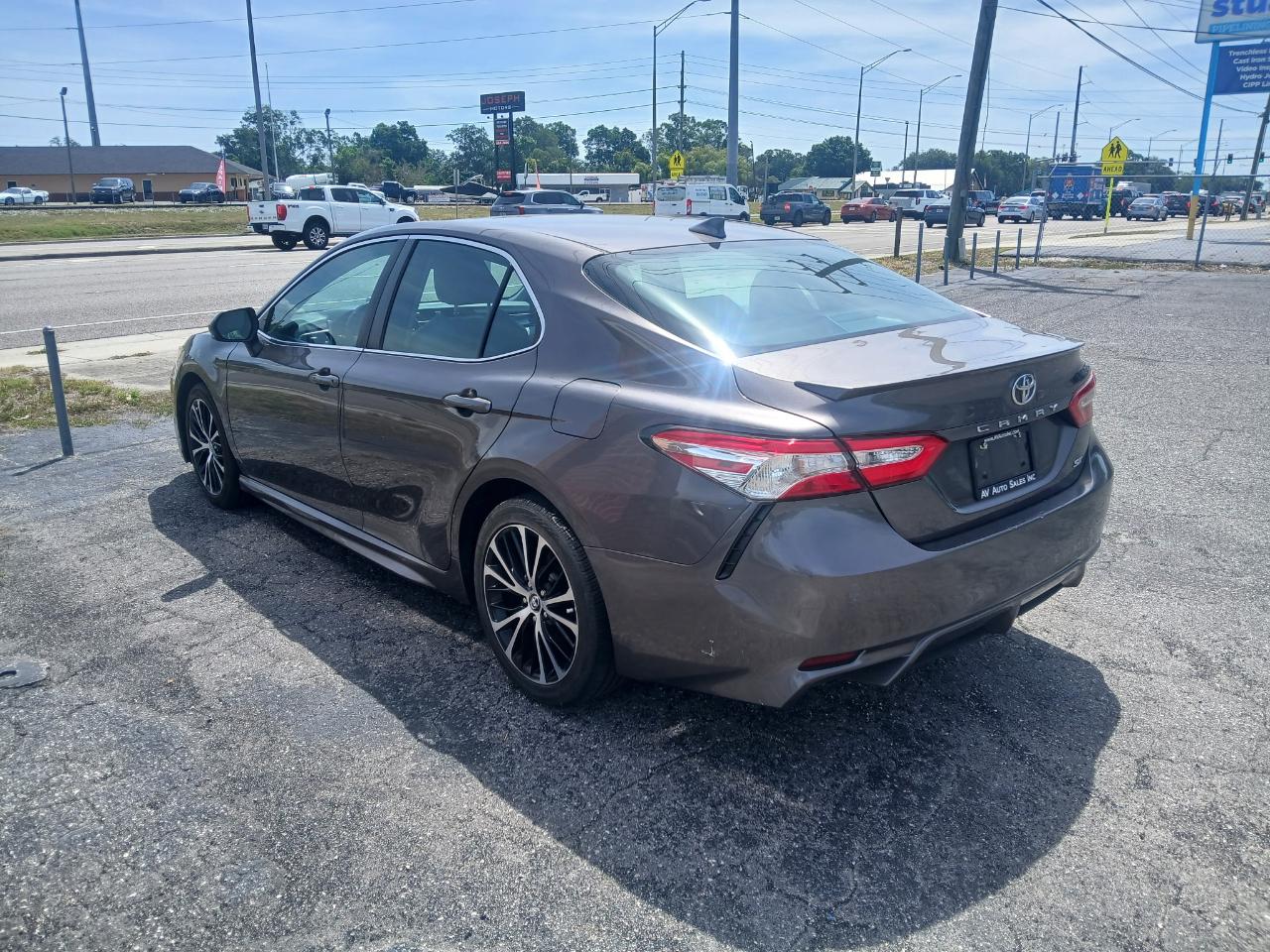 Toyota Camry SE 2020