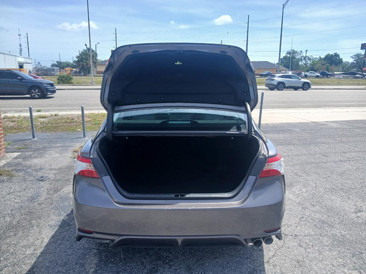 Toyota Camry SE 2020