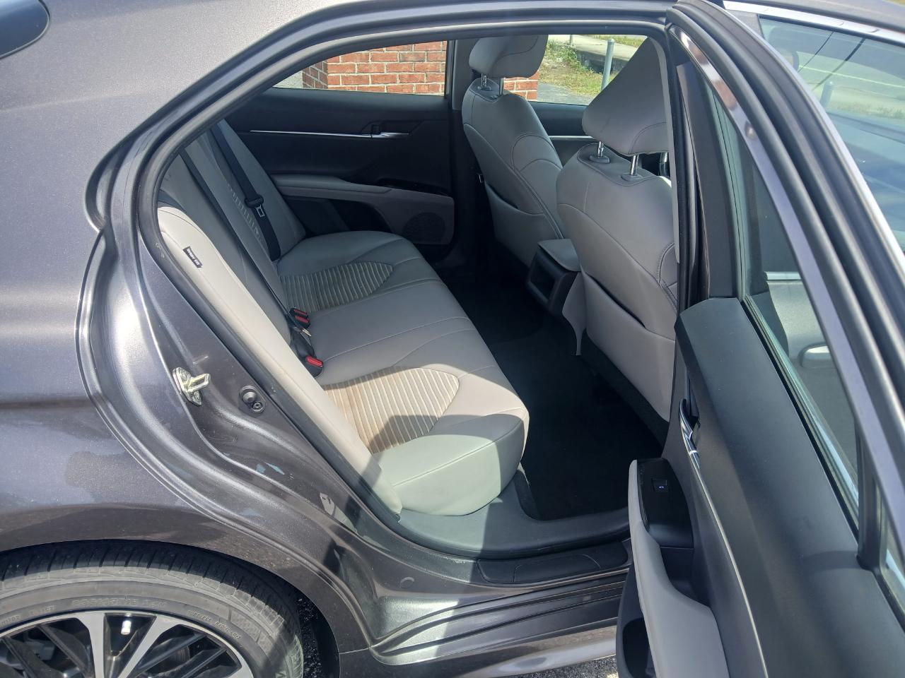 Toyota Camry SE 2020