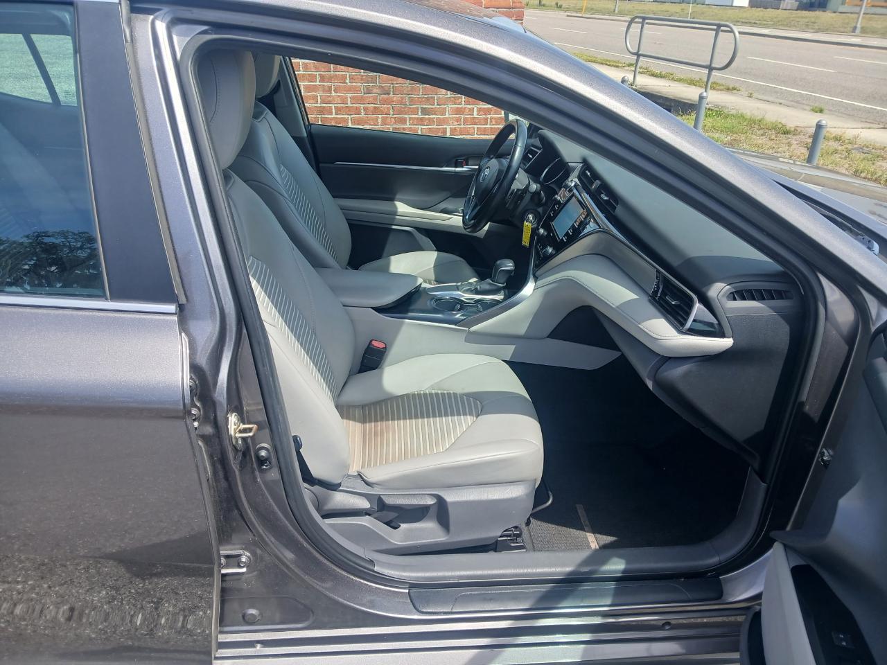 Toyota Camry SE 2020