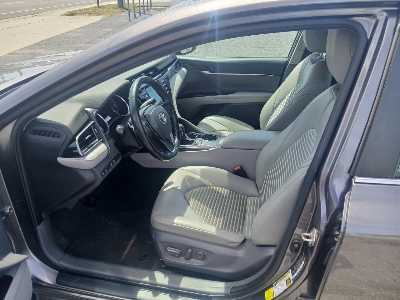 Toyota Camry SE 2020