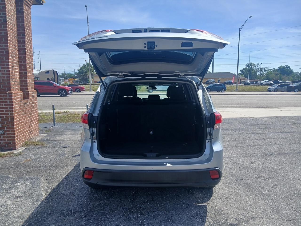 Toyota Highlander LE FWD I4 2018