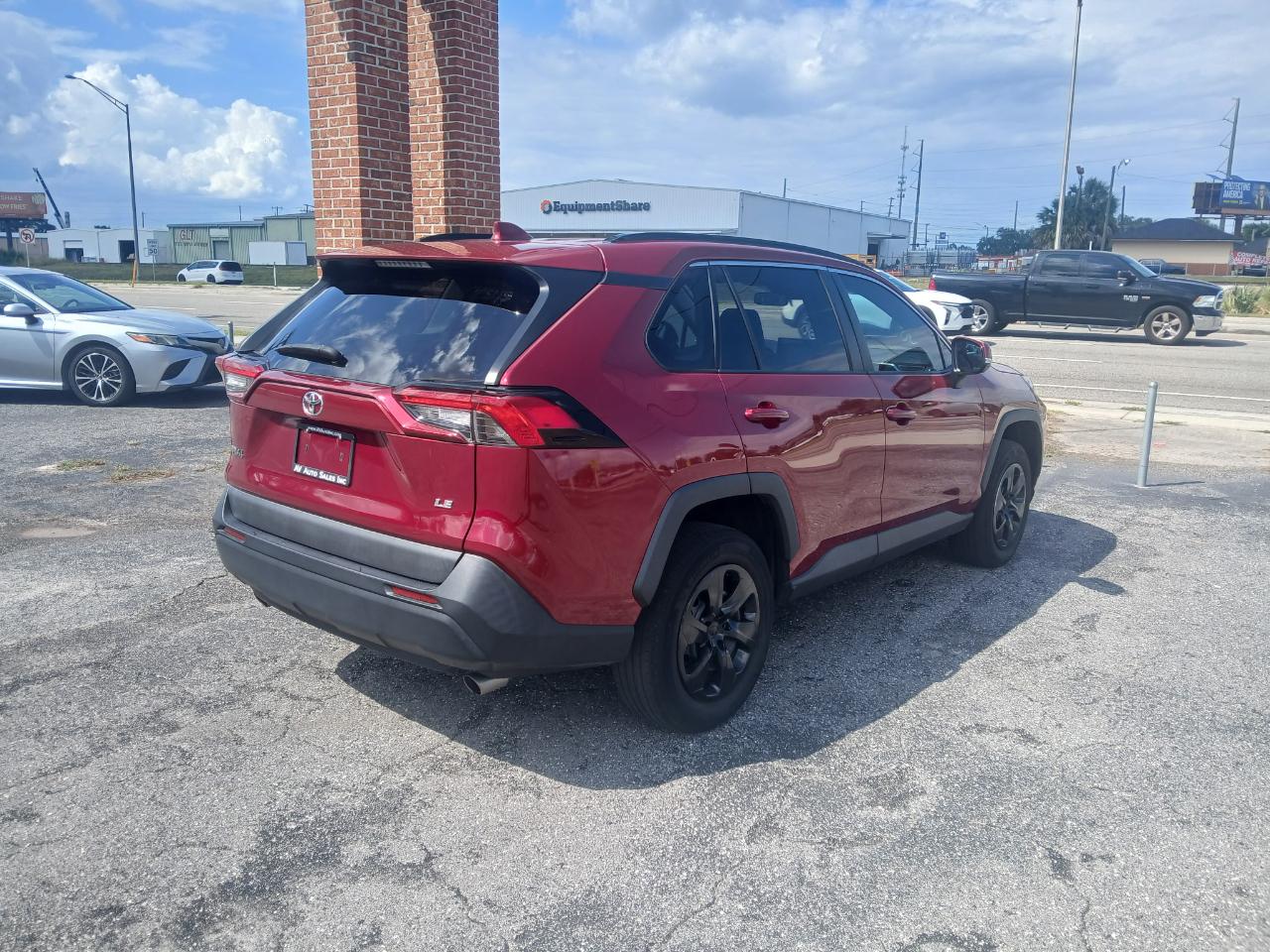 Toyota RAV4 LE 2021