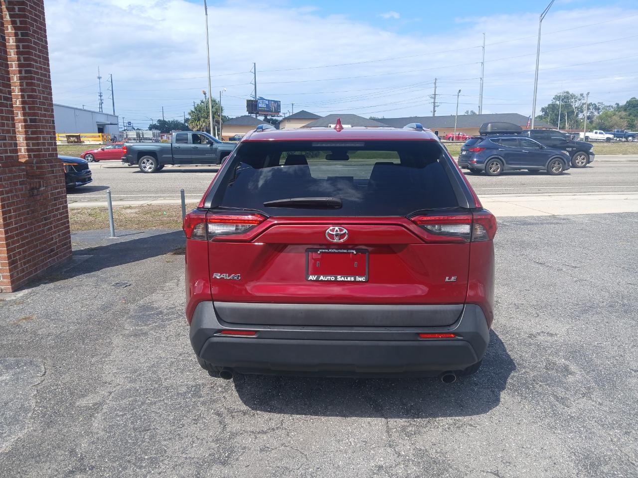 Toyota RAV4 LE 2021