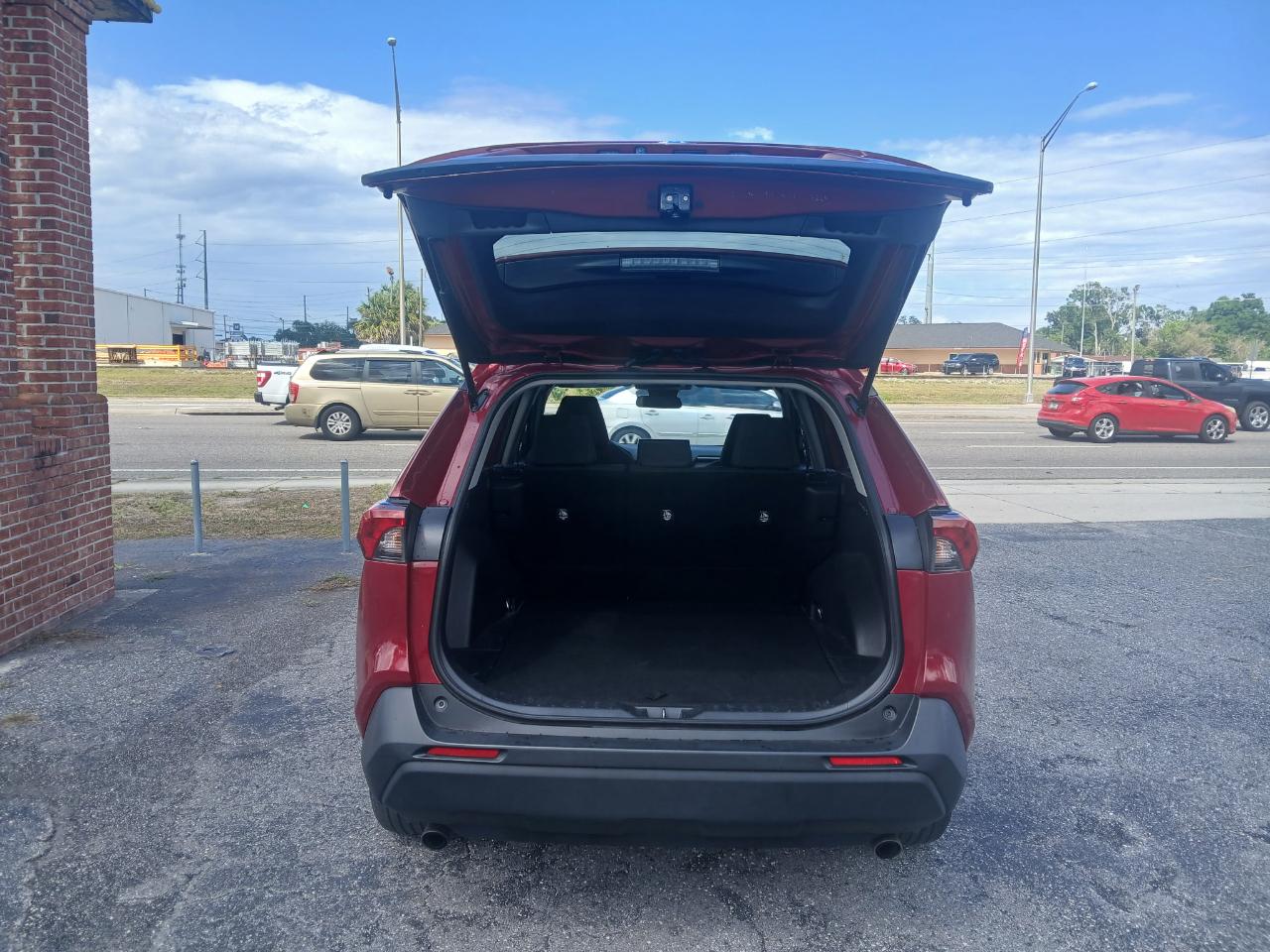 Toyota RAV4 LE 2021