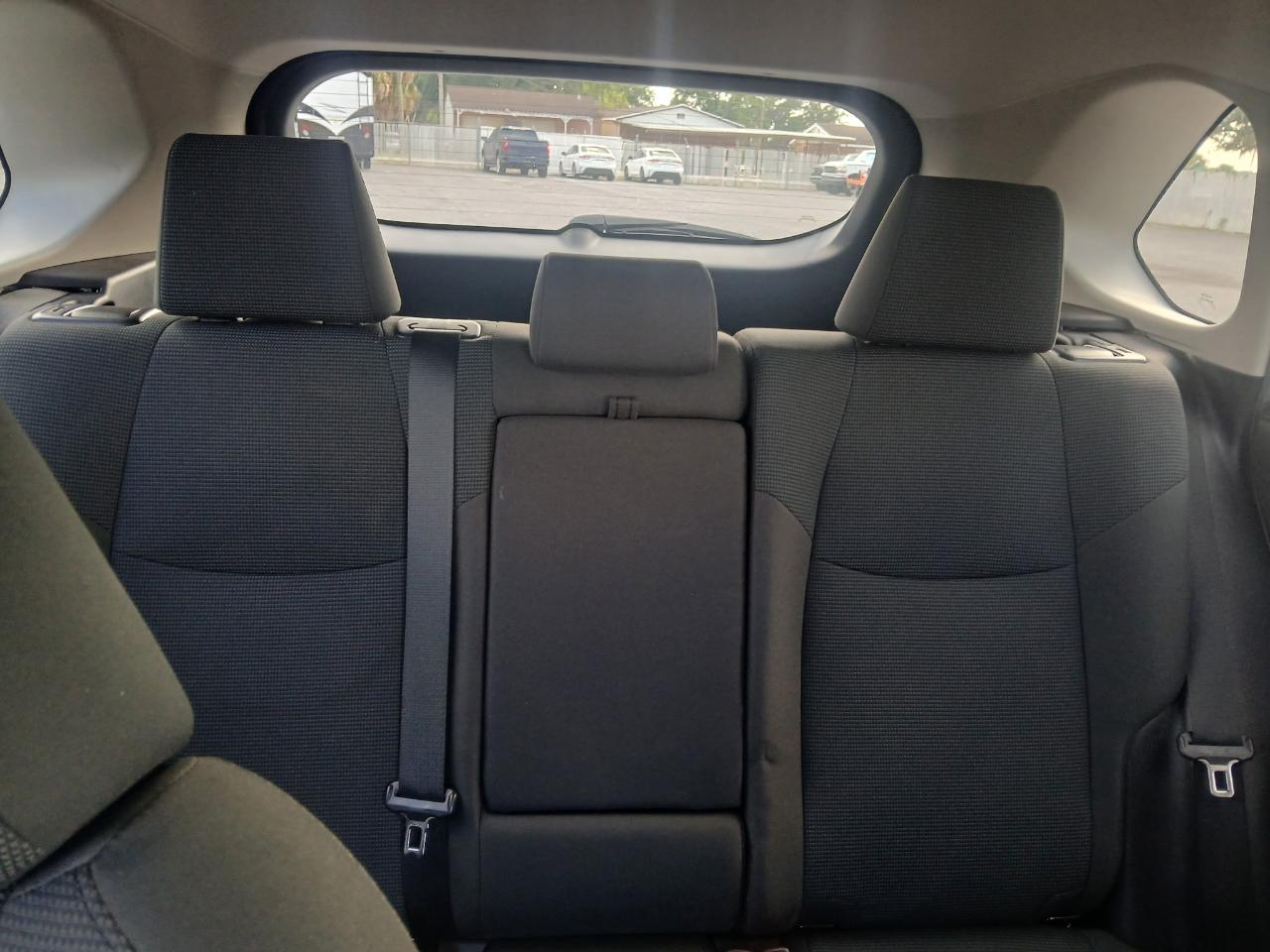 Toyota RAV4 LE 2021