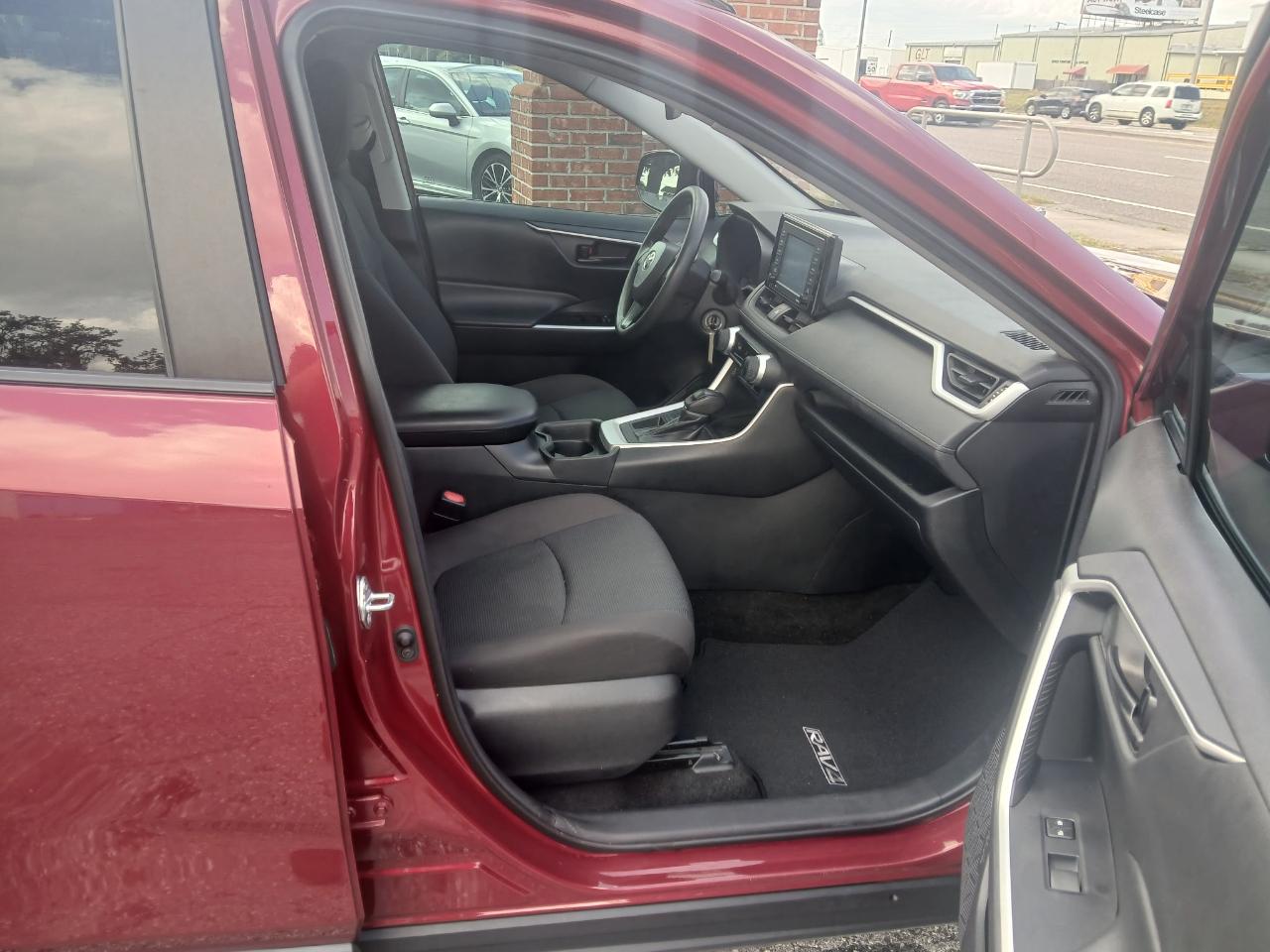 Toyota RAV4 LE 2021