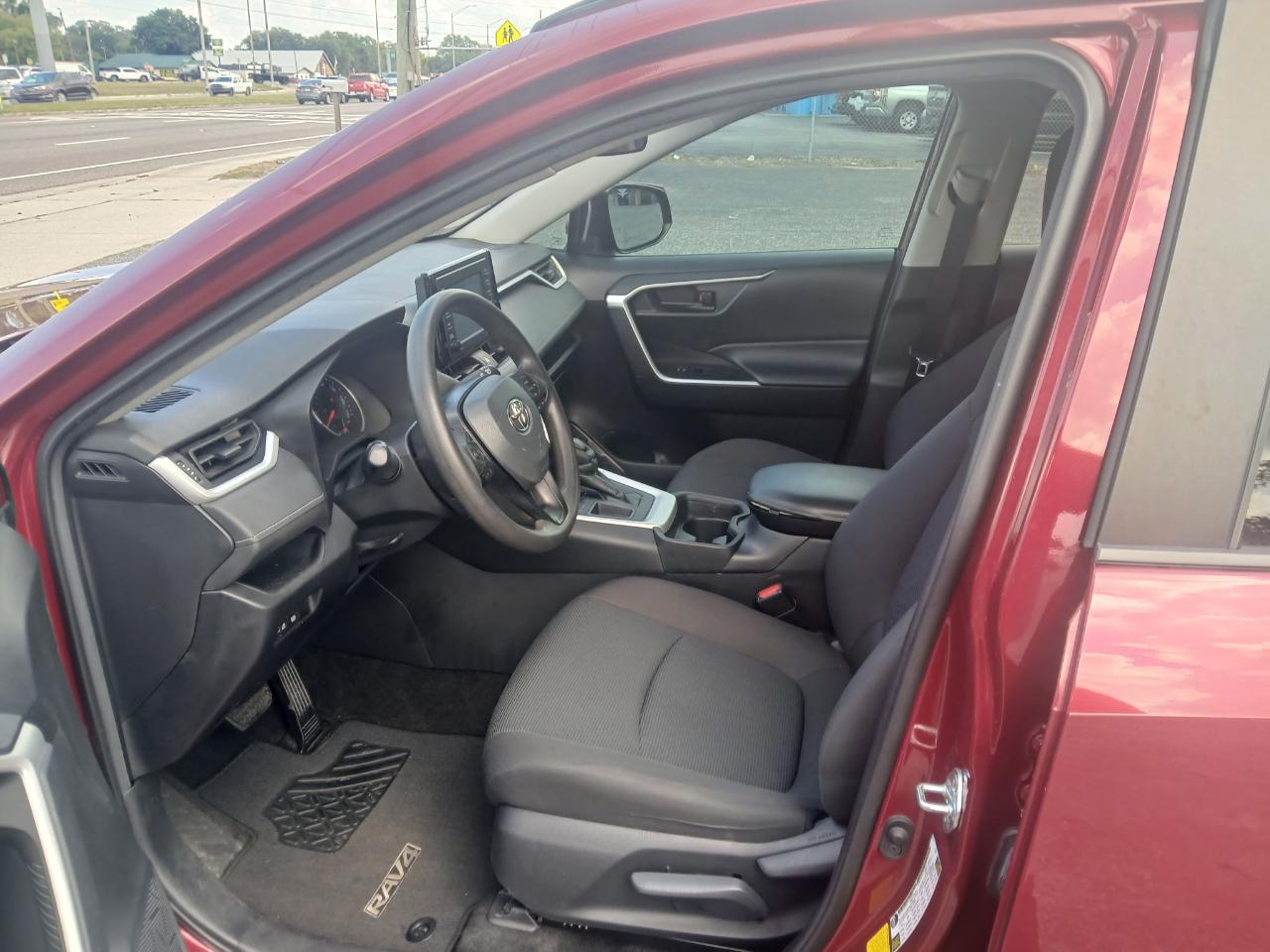 Toyota RAV4 LE 2021
