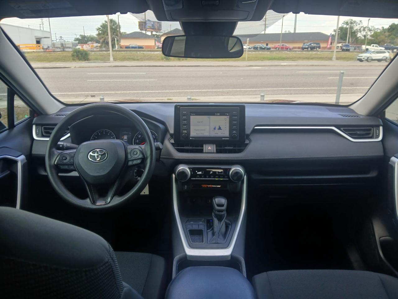 Toyota RAV4 LE 2021