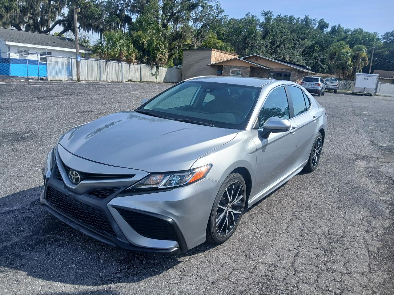 Toyota Camry SE 2021