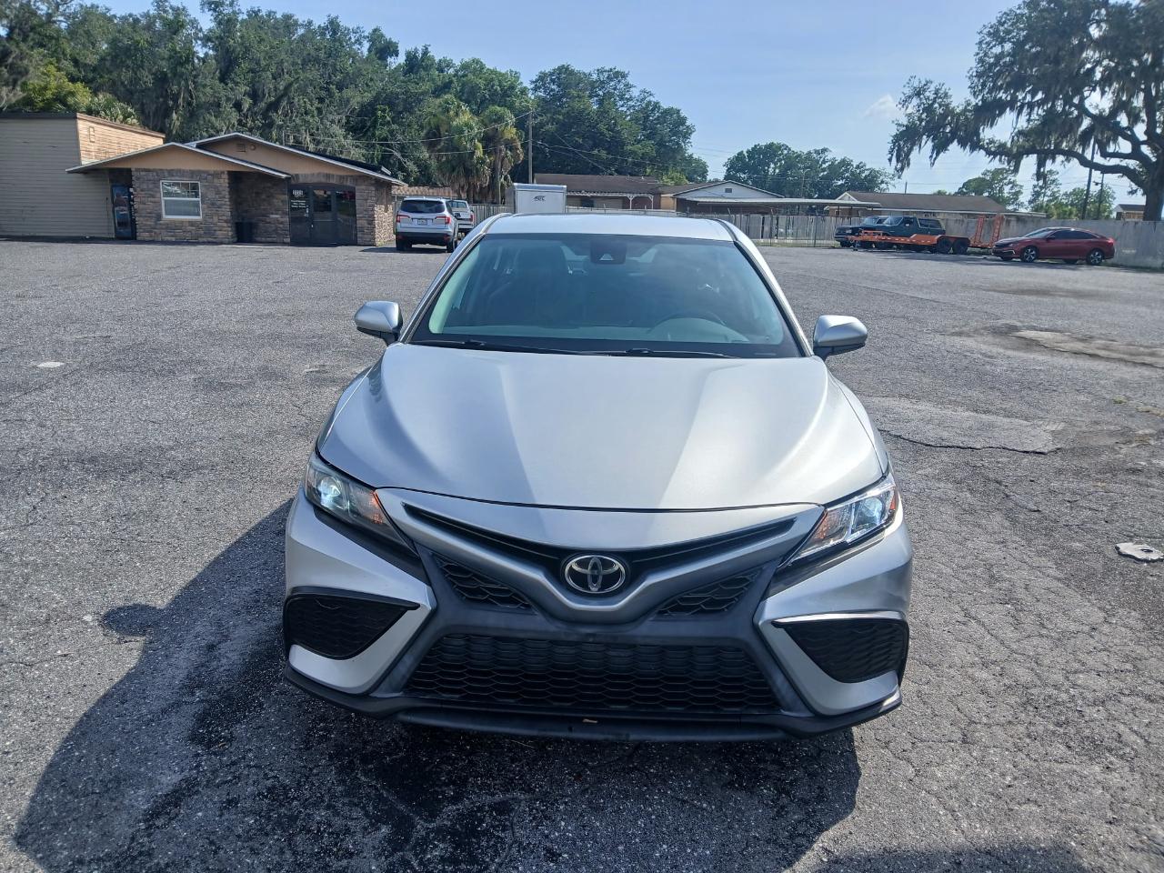 Toyota Camry SE 2021