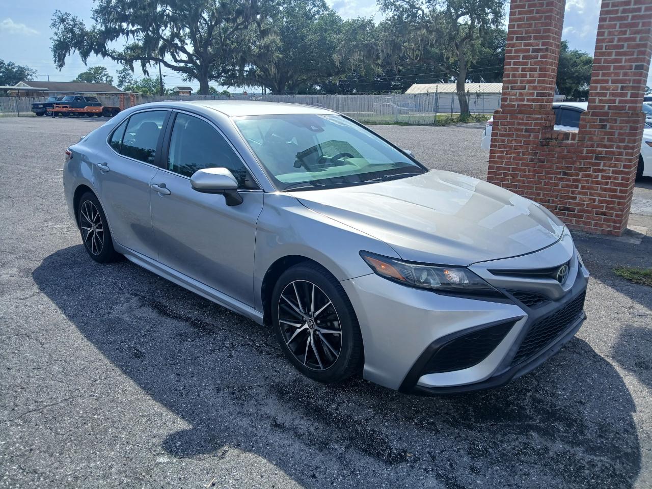 Toyota Camry SE 2021