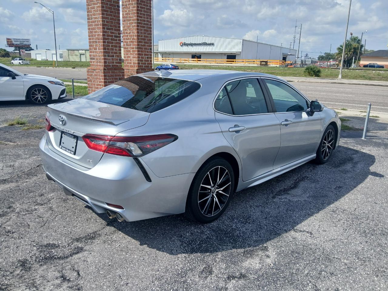 Toyota Camry SE 2021