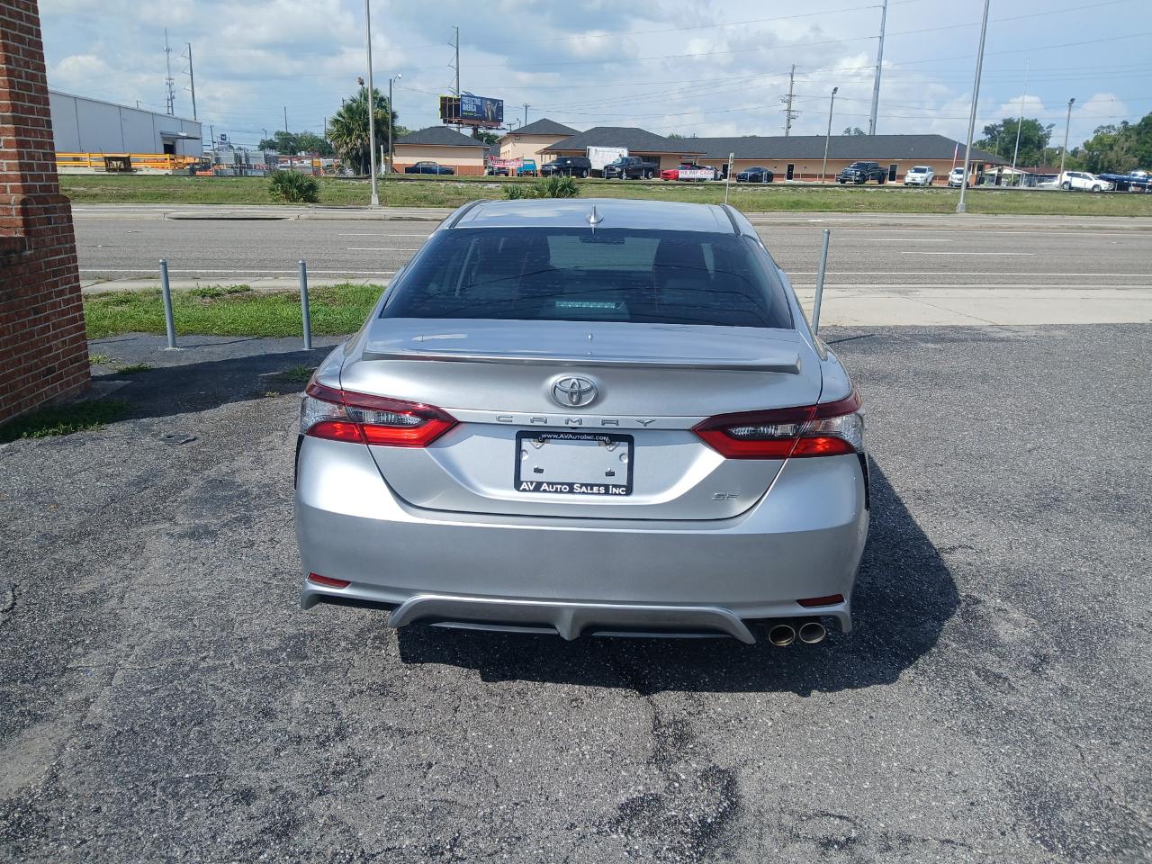 Toyota Camry SE 2021