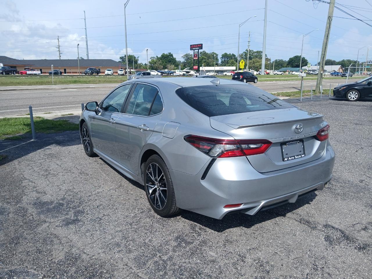 Toyota Camry SE 2021