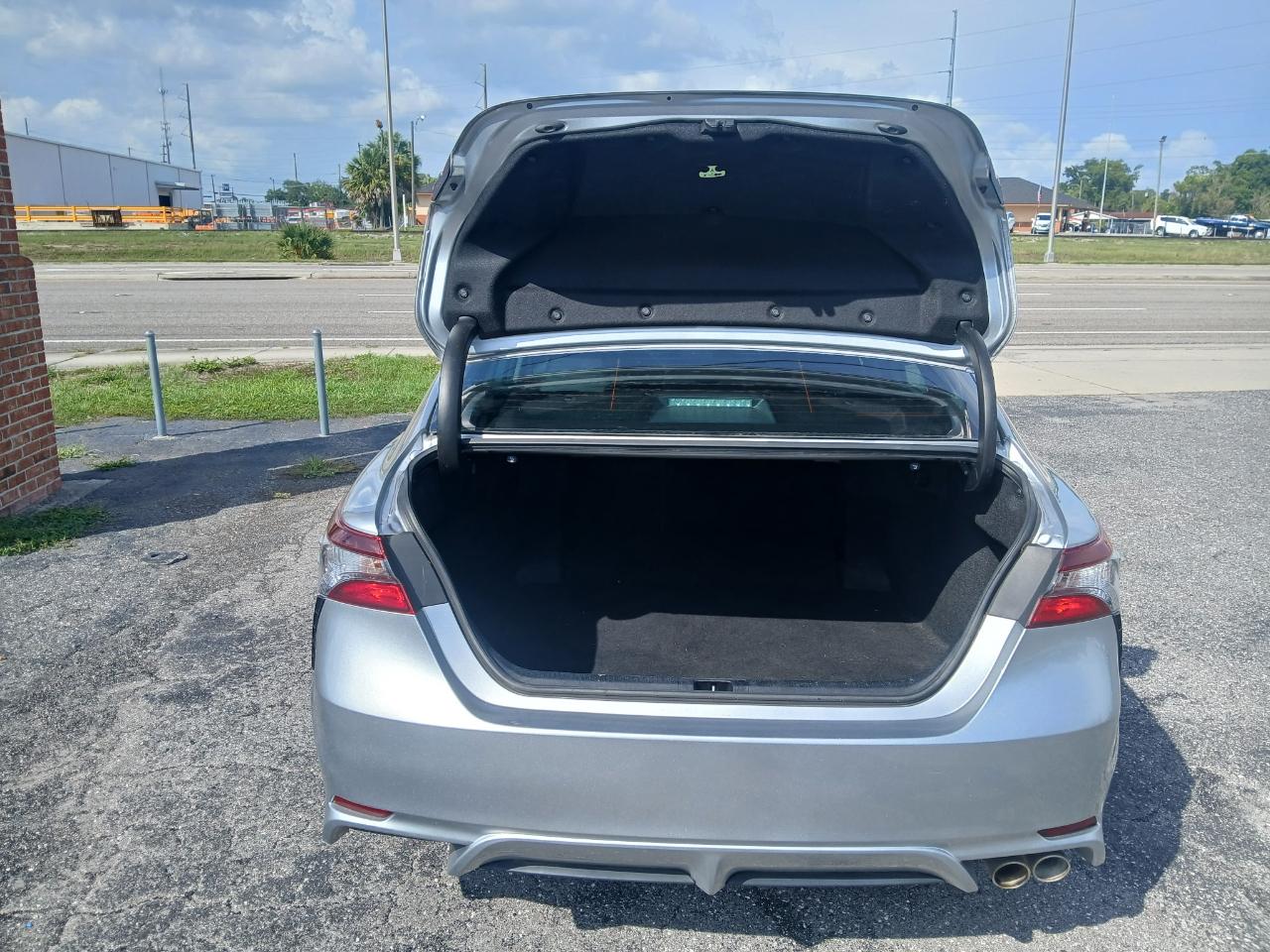 Toyota Camry SE 2021