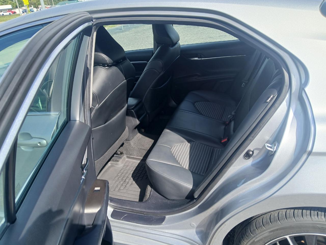 Toyota Camry SE 2021