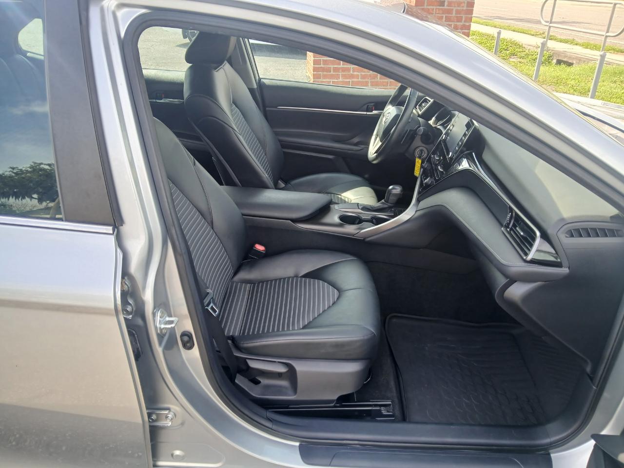 Toyota Camry SE 2021
