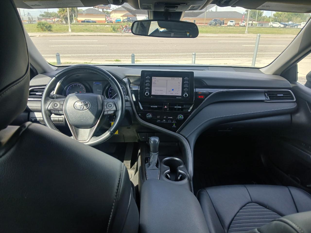 Toyota Camry SE 2021