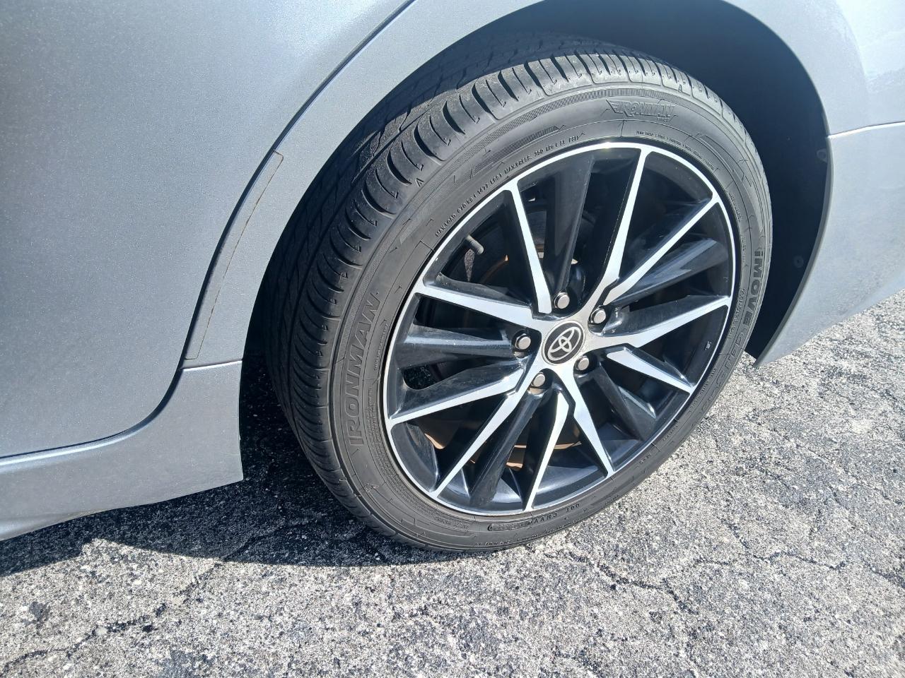 Toyota Camry SE 2021