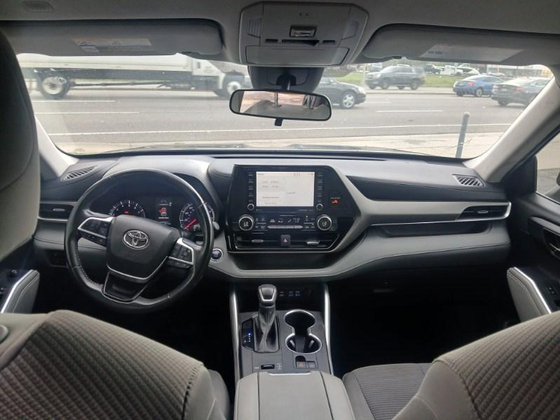 Toyota Highlander LE FWD V6 2022