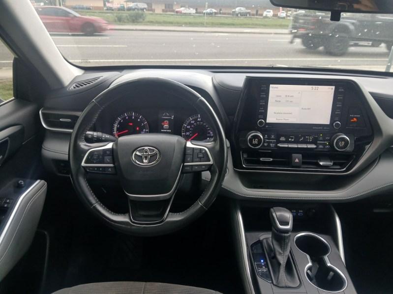 Toyota Highlander LE FWD V6 2022