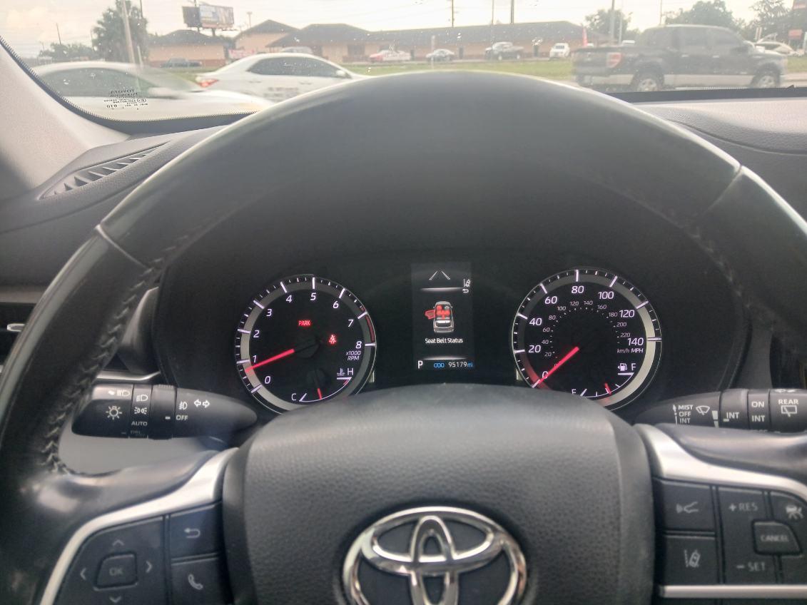 Toyota Highlander LE FWD V6 2022