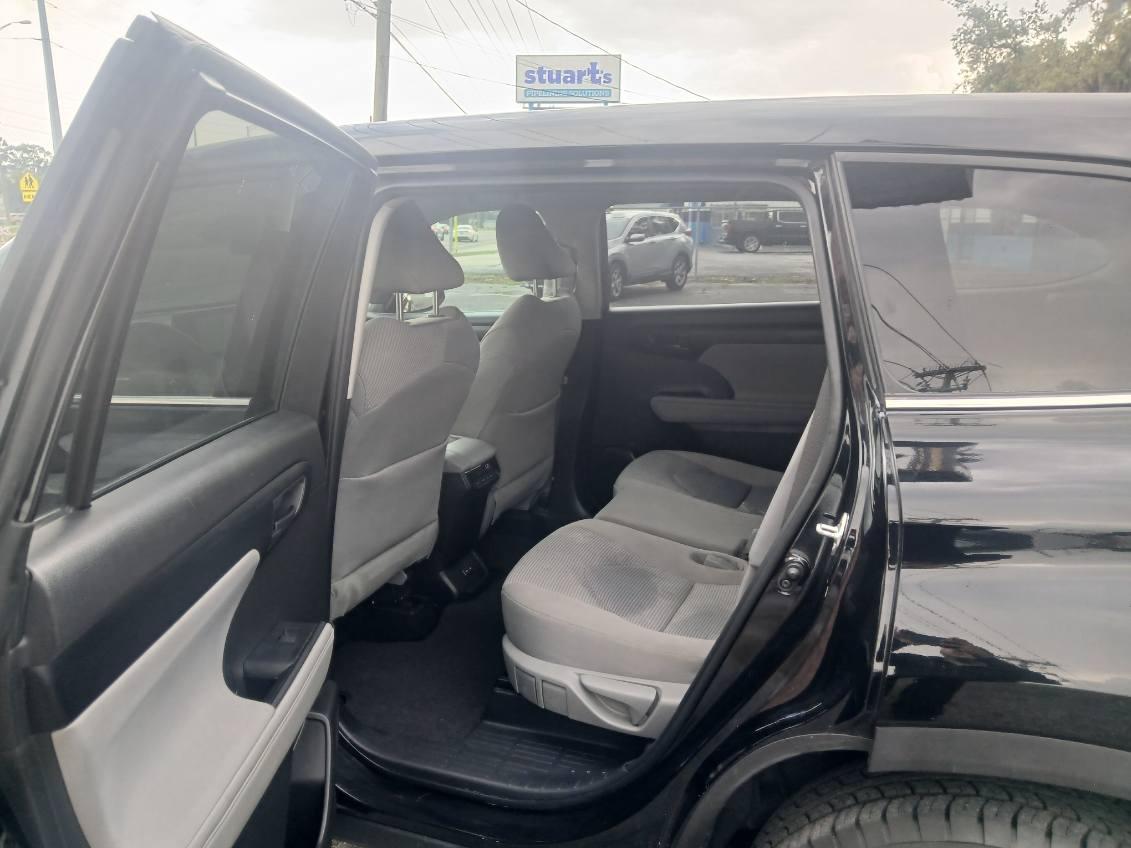 Toyota Highlander LE FWD V6 2022